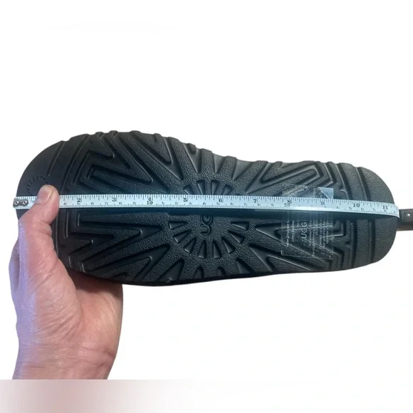 UGG Neumel Suede Lace Up Chukka Shearling lined Ankle Boots size 9 - Picture 9 of 13